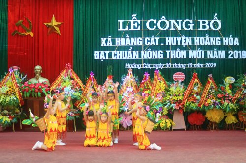 Ảnh 1. Văn nghệ chào mừng.jpg