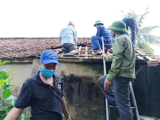 Có thể là hình ảnh về 1 người, đang đứng và ngoài trời