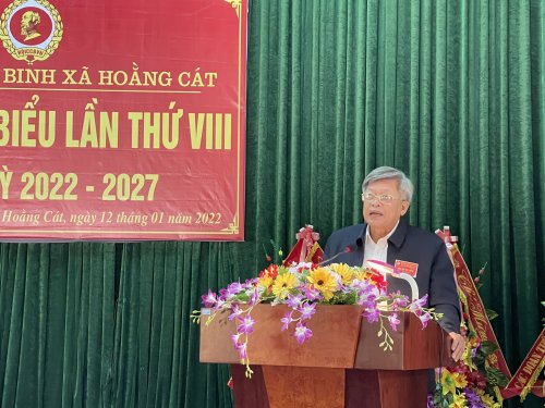 và đồng chí Lê Thanh Hào, Bí thư Đảng bộ, Chủ tịch HĐND xã Hoằng Cát phát biểu chỉ đạo đại hội.jpeg