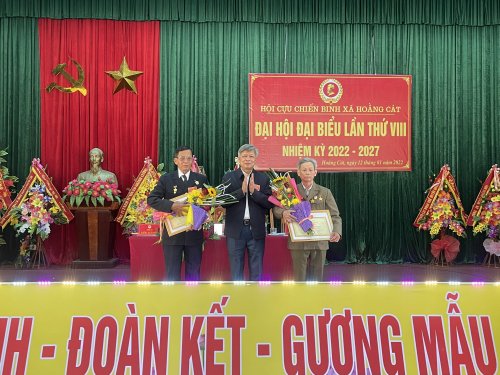 UBND xã Hoằng Cát đã khen thưởng cho 2 tập thể .jpeg