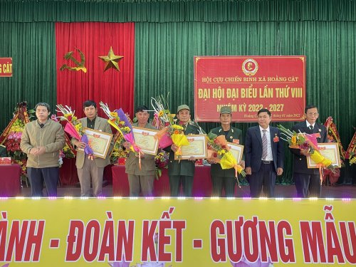 và 5 cá nhân vì đã có thành tích xuất sắc trong phong trào CCB gương mẫu giai đoàn 2017 - 2022.jpeg